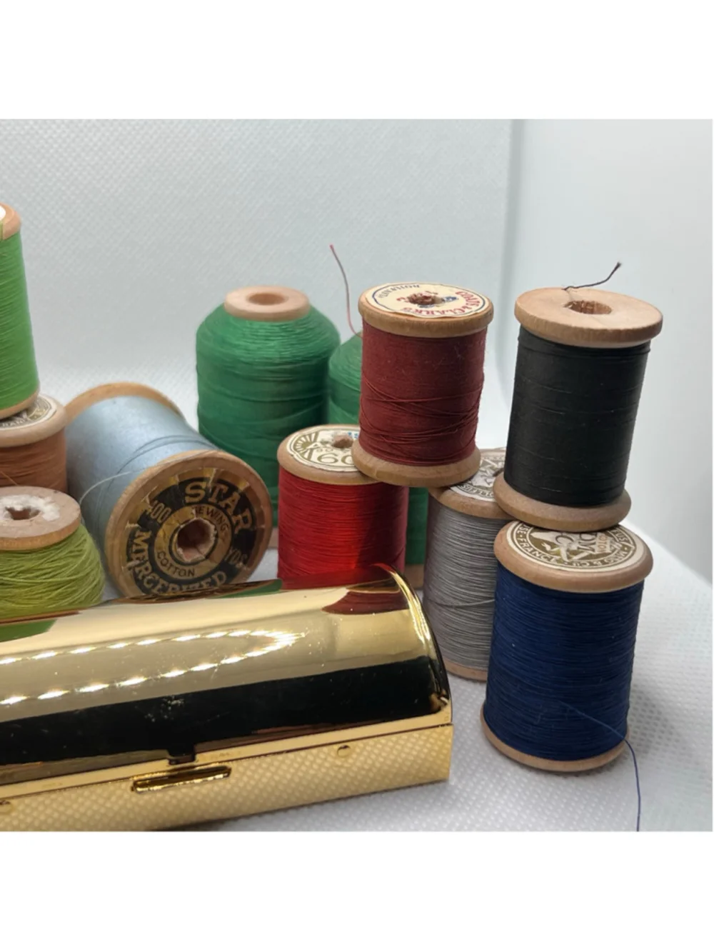 Vintage Sewing Thread Spool Collection w/PENCO Gold Case, Multicolor, One Size